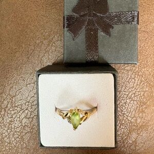 Elegant 14k Yellow Gold Peridot Gemstone and Diamond Ring